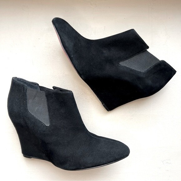 BCBGMAXAZRIA Black Suede Wedge Heeled Slip On Ankle Boots Booties Women's 9.5 - Picture 1 of 16